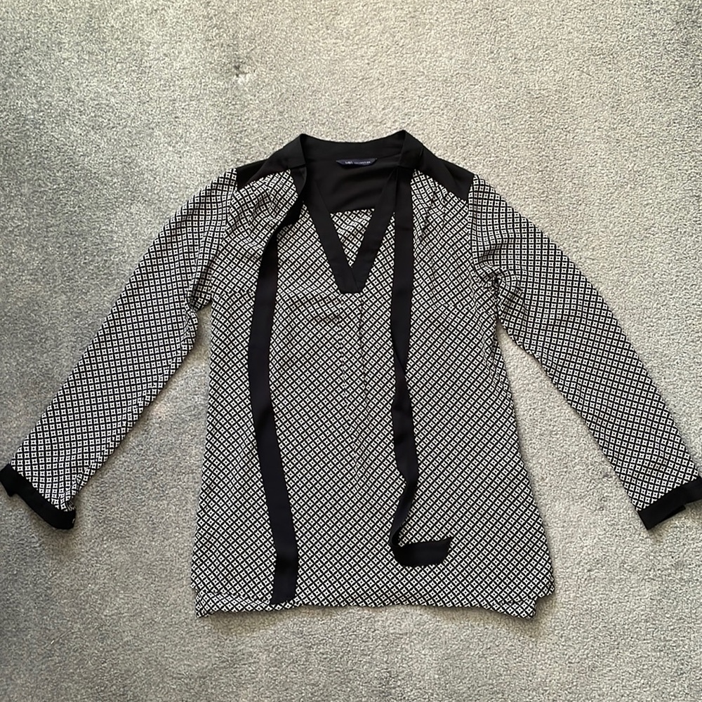 Black and white tunic top
